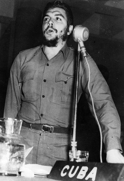 Ernesto Guevara konuşma yaparken