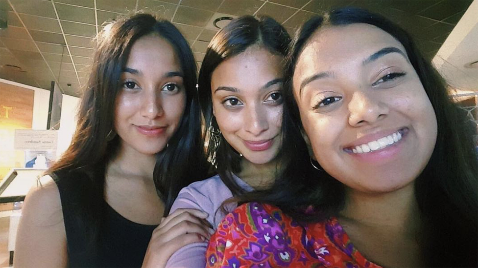Селфи в Instagram - Итра и две ее сестры, Иман и Талиа