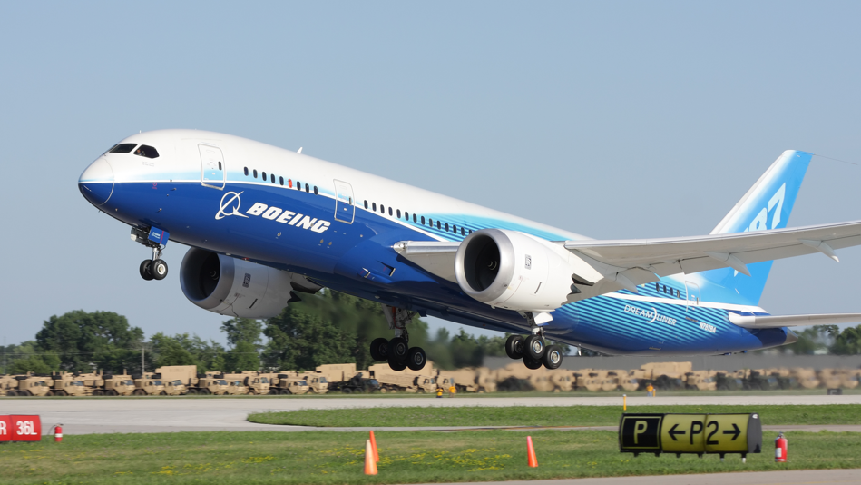 Boeing 787 और 777 में उड़ान भरने वाली एयर होस्टेस को मिलती है इतनी सैलरी, फ्री में मिलता है आलीशान होटल भी! 3 Boeing