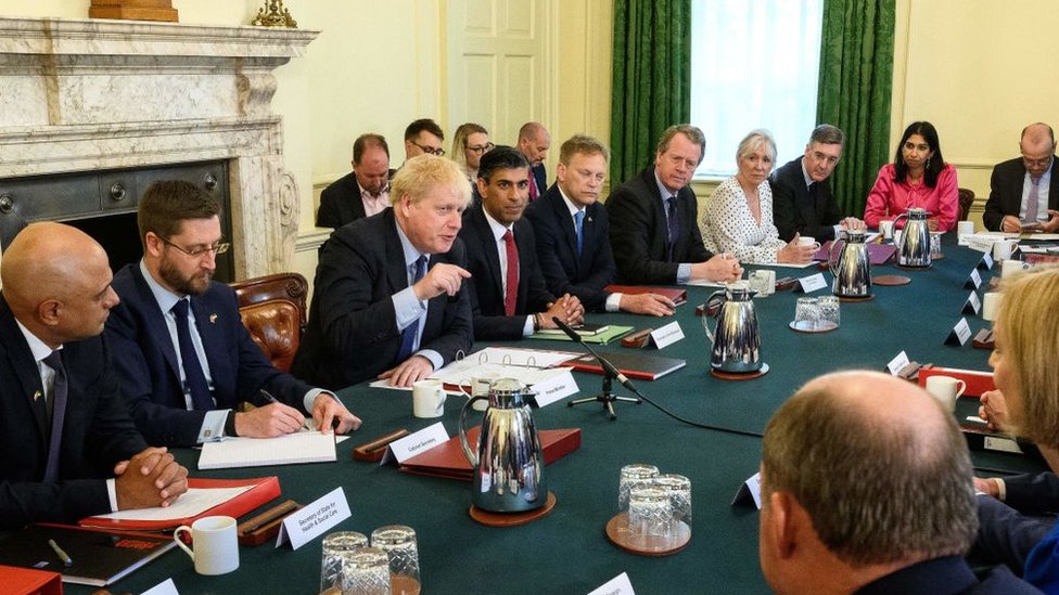 Boris Johnson reunido con su Gabinete