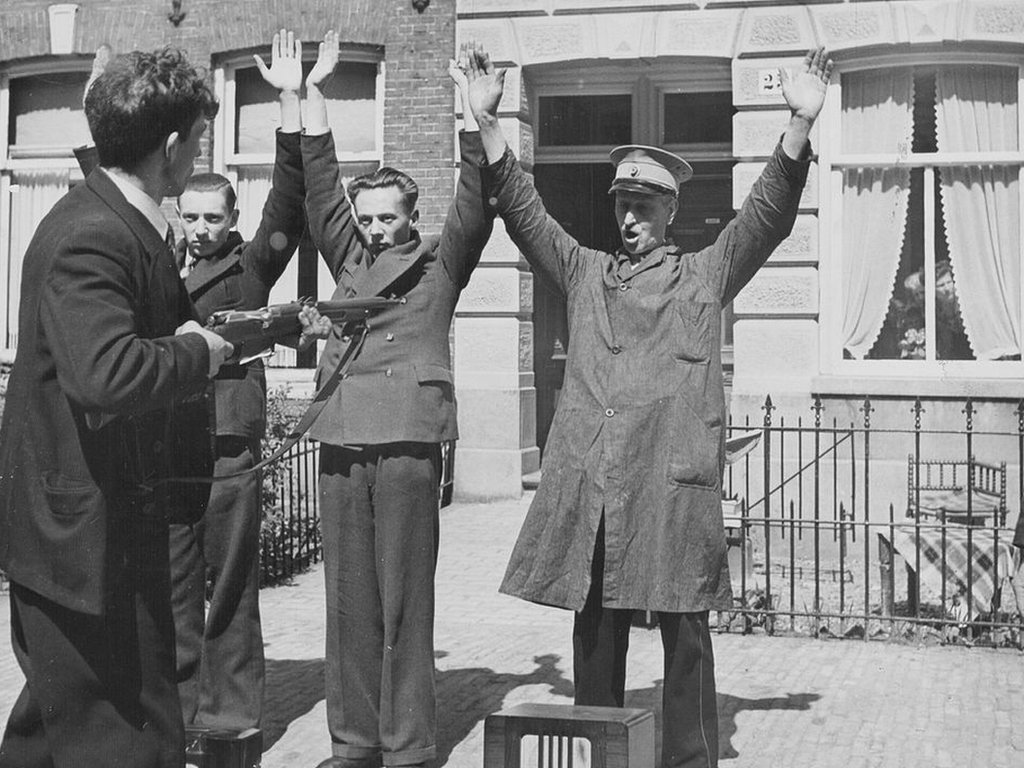 Captura de colaboradores de los nazis en los Países Bajos, en 1945.