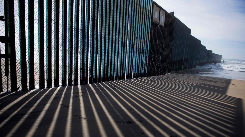 La valla fronteriza entre México y EE.UU.