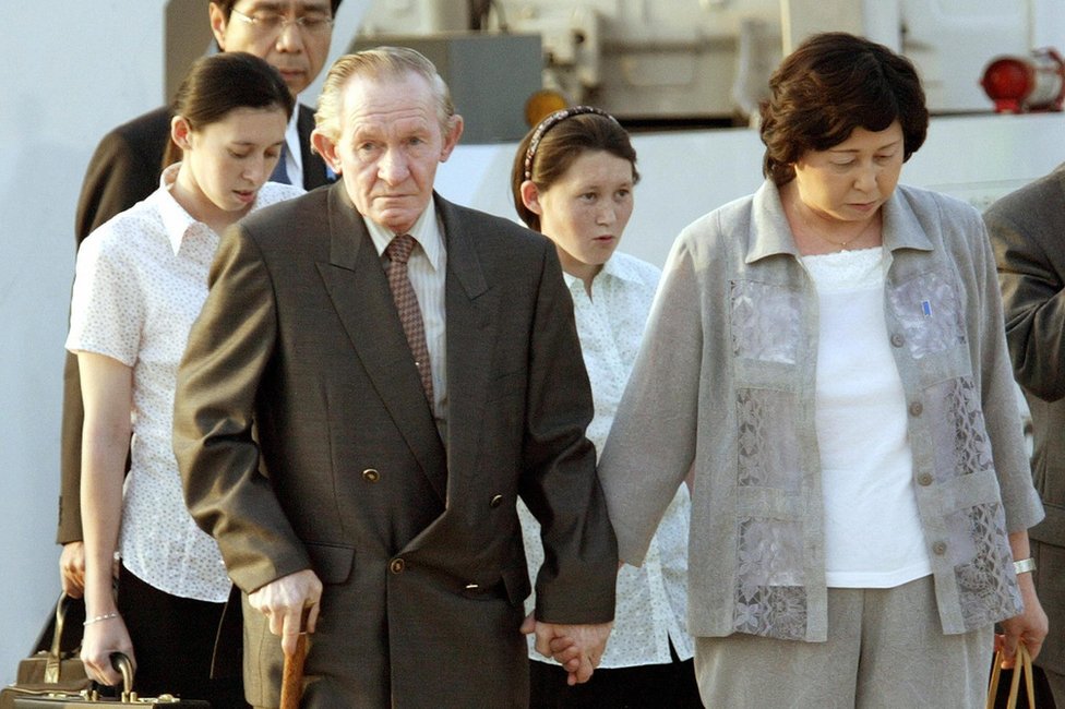 Jenkins afirmaría en entrevistas posteriores a su liberación que en Corea del Norte fue tratado como "un perro". Charles Jenkins.