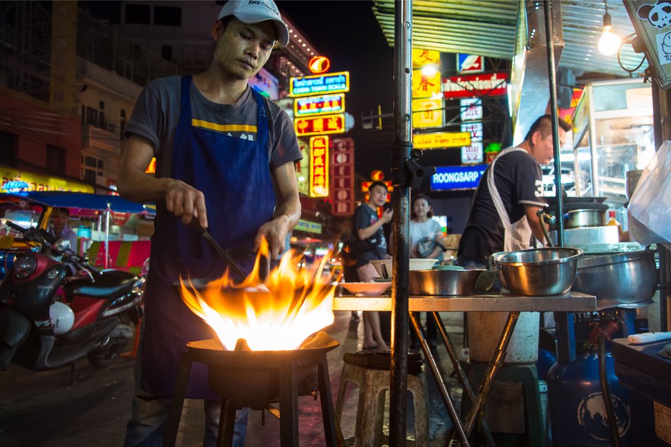 Фотография тайского уличного торговца в Бангкоке