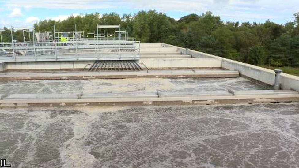 Станция очистки сточных вод Инверури в Абердиншире, которая была перестроена, чтобы включить новые методы очистки воды с меньшим расходом энергии