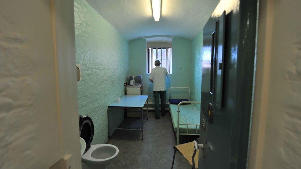 Заключенный в камере в Вормвуд-Скрабс