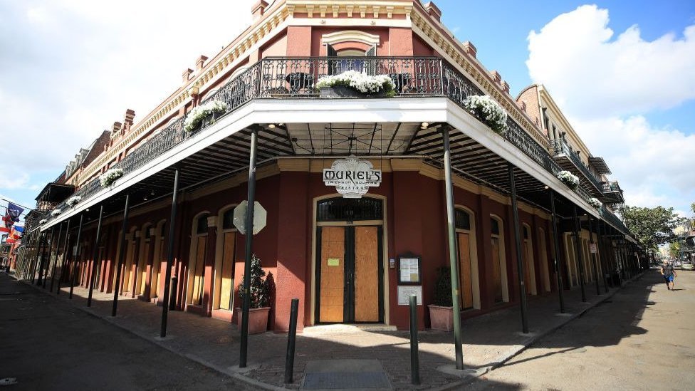 Los emblemáticos restaurantes y clubes de Nueva Orleans cerraron sus puertas por la pandemia.