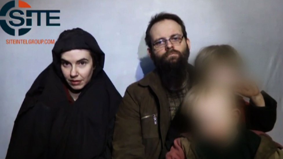 El último correo que envió Boyle, dirigido a los padres de Coleman el 8 de octubre de ese año, decía que estaban en una parte de Afganistán que él mismo describió como "insegura". Imagen de Boyle y Coleman durante su cautiverio.