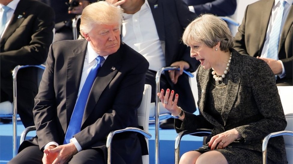 Donald Trump y Theresa May participan este jueves en una cumbre de la OTAN. Theresa May y Donald Trump.