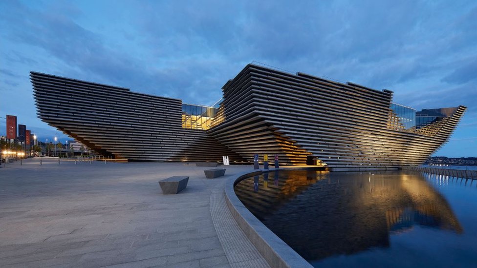 18 V_A_Dundee_-®HuftonCrow (Kengo Kuma & Associates с PiM.studio Architects и James F Stephen Architects) .jpg