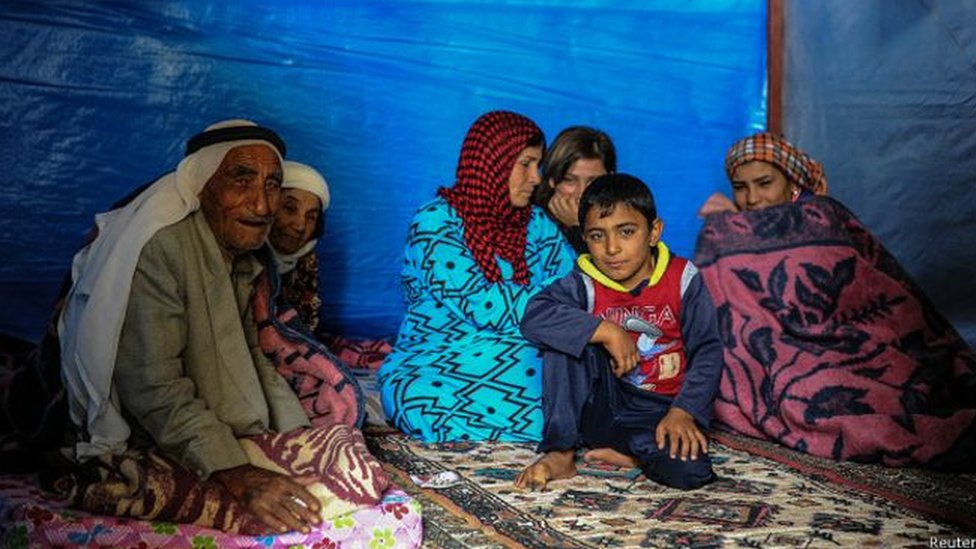 Para los kurdos su historia empieza en el año 612 a.C. Conservan una lengua y una cultura propia. Pero no han logrado tener un Estado independiente propio, lo que los convierte en la minoría étnica más importante de Medio Oriente. Kurdos en familia