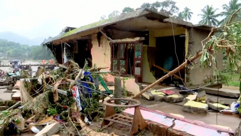 أدت الفيضانات إلى تدمير بعض المنازل في منطقة كوتايام بولاية كيرالا جنوبي الهند