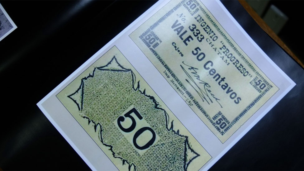 El sistema de pago en la isla era una moneda creada por el propio Cobos. El dinero creado por Cobos