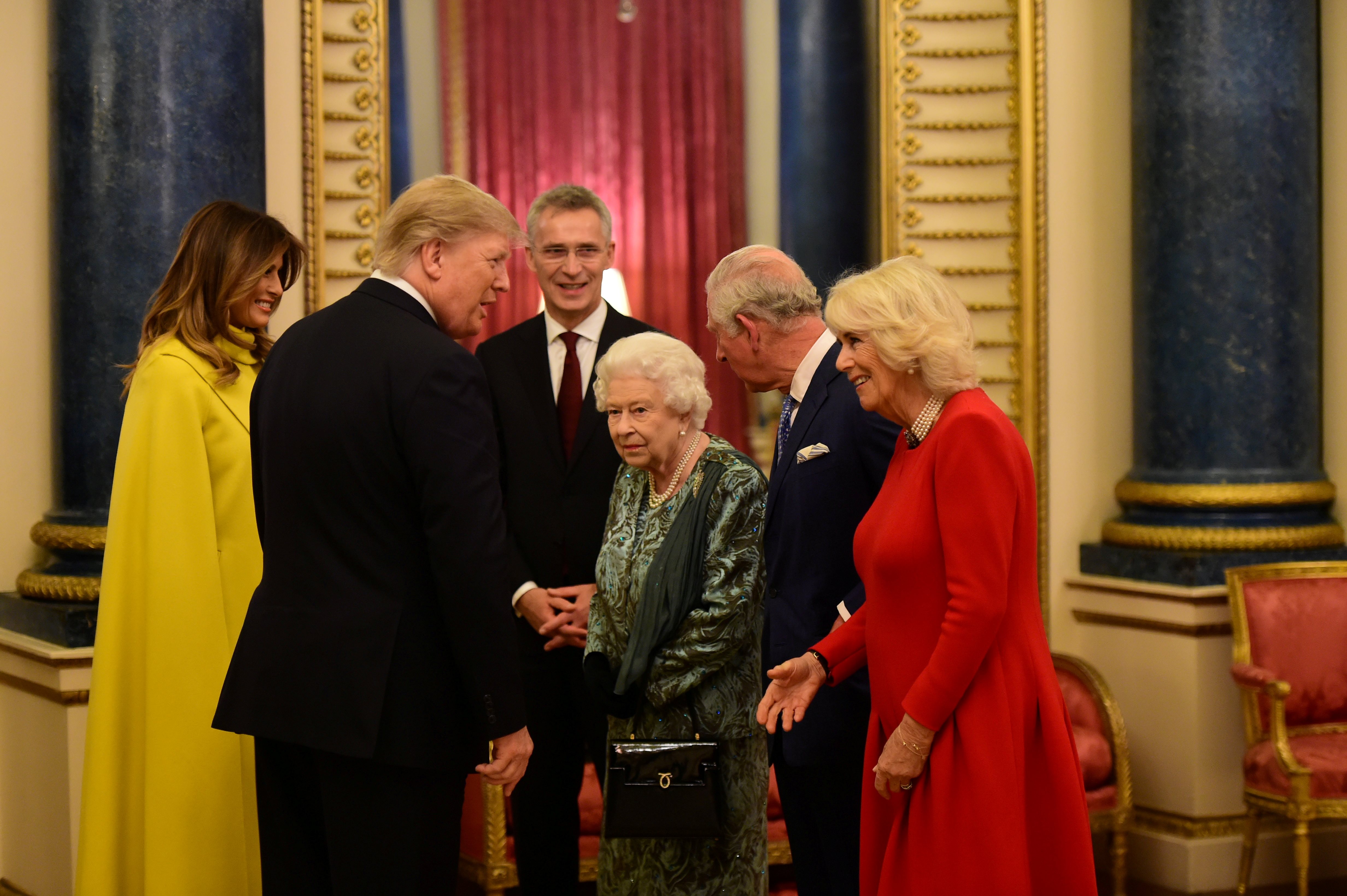 Дональд и Мелания Трамп встречаются с королевой вместе с принцем Чарльзом и герцогиней Корнуоллской в ??Букингемском дворце