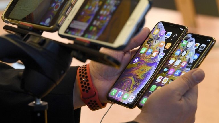 Apple hires engineers from UK company Dialog