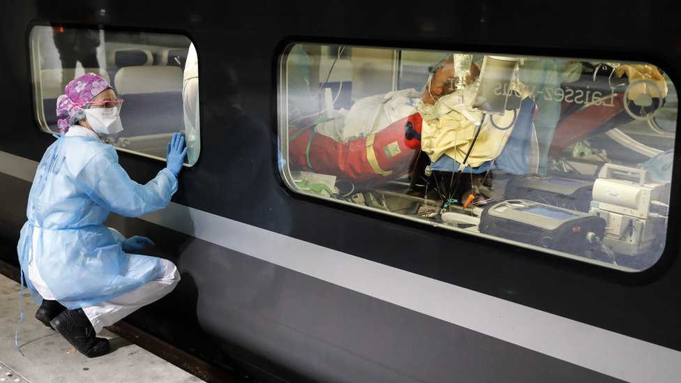 Во Франции оборудованы два высокоскоростных поезда для перевозки больных, инфицированных Covid-19, из региона Парижа