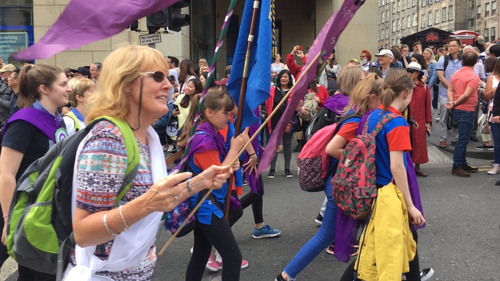 Участники марша в Эдинбурге