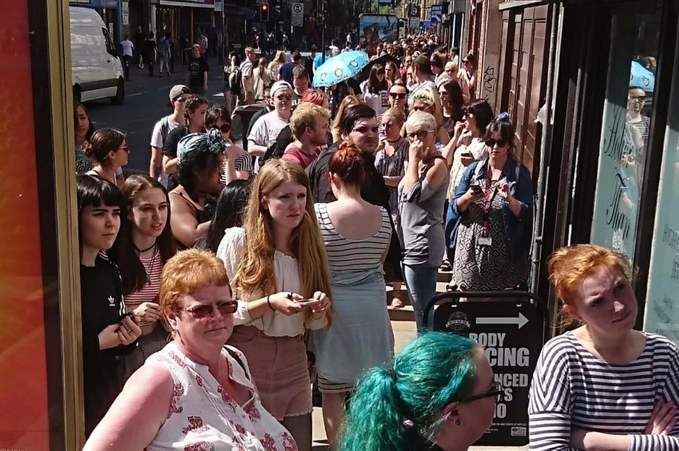 Manchester Attack Hundreds Queue For Bee Tattoos Bbc News