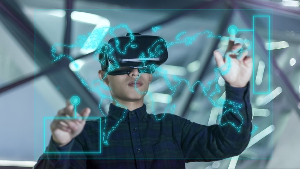 Joven chino en realidad virtual