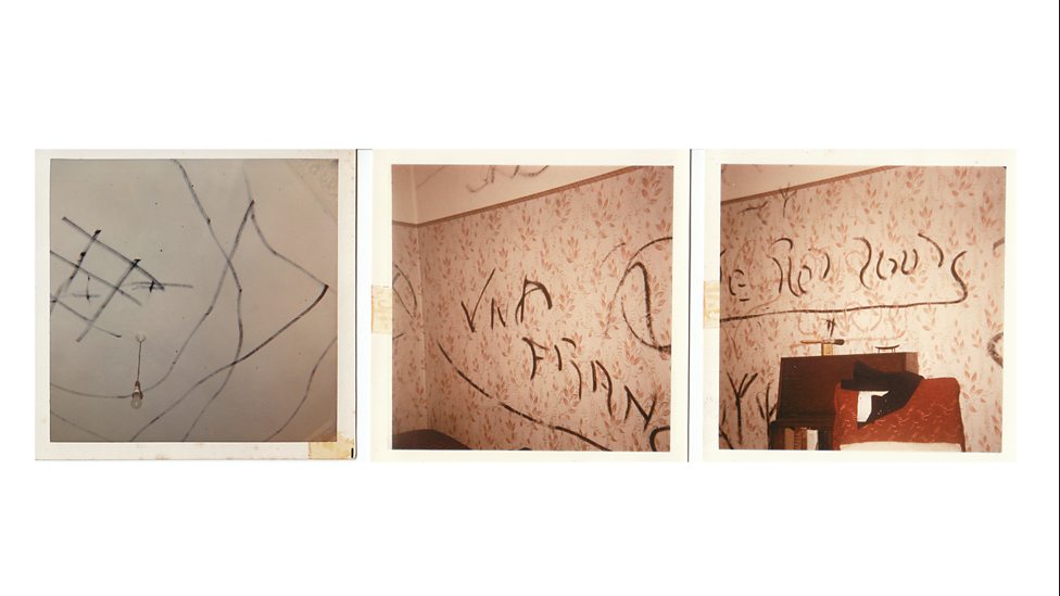 Garabatos en las paredes del número 63 de Wycliffe Road, supuestamente hechos por el poltergeist.
