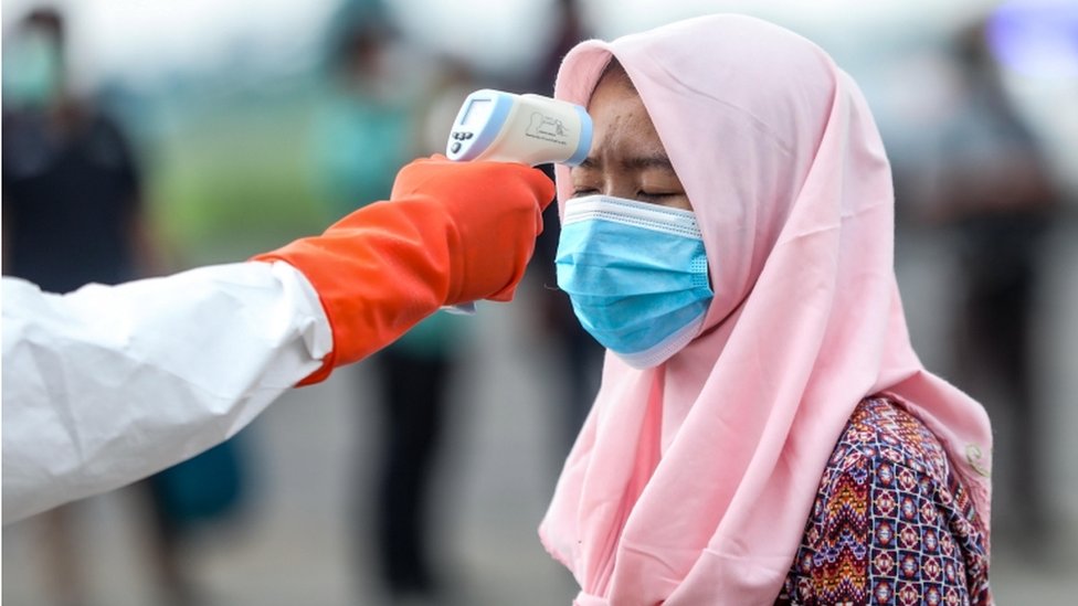 Virus corona: Tak semua pekerja migran dikarantina dan dites PCR, pengamat  khawatir penyebaran virus ke kampung halaman - BBC News Indonesia