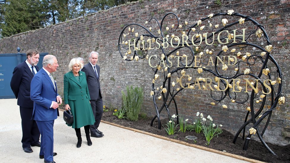 Принц Чарльз и герцогиня Корнуолл присутствуют на открытии замка Хиллсборо