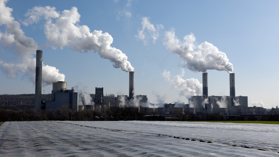 Plantas a carbón que emiten dióxido de carbono, uno de los principales gases de invernadero