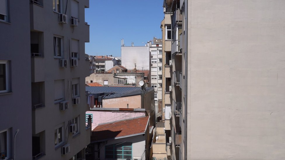 Pogled sa terase na Voždovcu, odakle se prethodno gledalo na veliku zelenu površinu