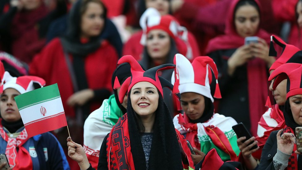 مشجعات إيرانيات في ملعب آزادي