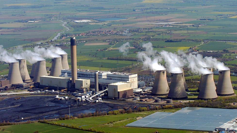 Vista aérea de la Estación Generadora Drax en York, Inglaterra. Es la mayor planta generadora en base a carbón en Europa Occidental.