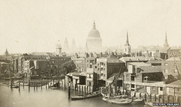 Собор Святого Павла с моста Саутварк, Лондонский Сити 1855-9. Неизвестный фотограф, возможно Альфред Рослинг (1802-82)