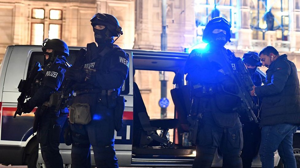 Vienna shooting: Austria launches manhunt after deadly 'terror' attack