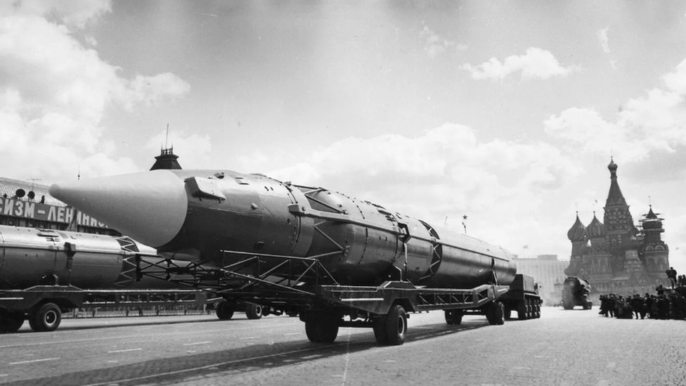 Sjedinjene Američke Države bile su zabrinute da sovjetska raketna tehnologija napreduje brže nego što one mogu da je prate