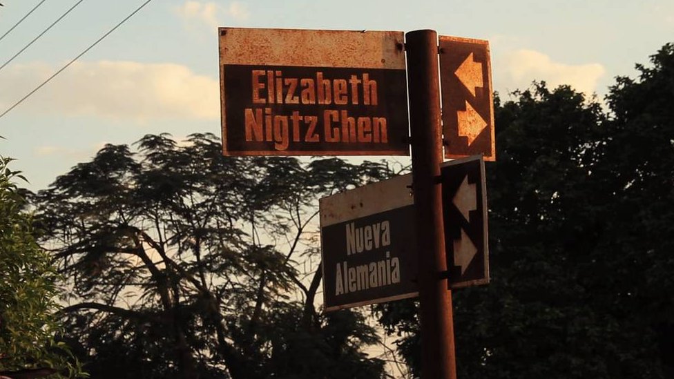 Calle dedicada a Elisabeth Nietzsche en Nueva Germania.