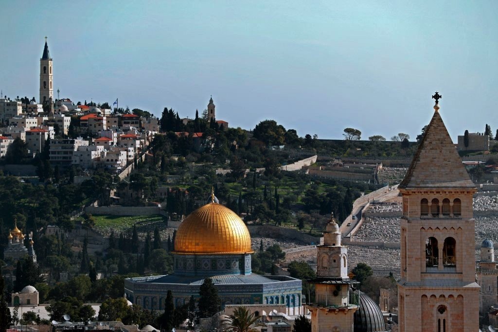 الكنيسة اللوثرية في القدس تطل على قبة الصخرة
