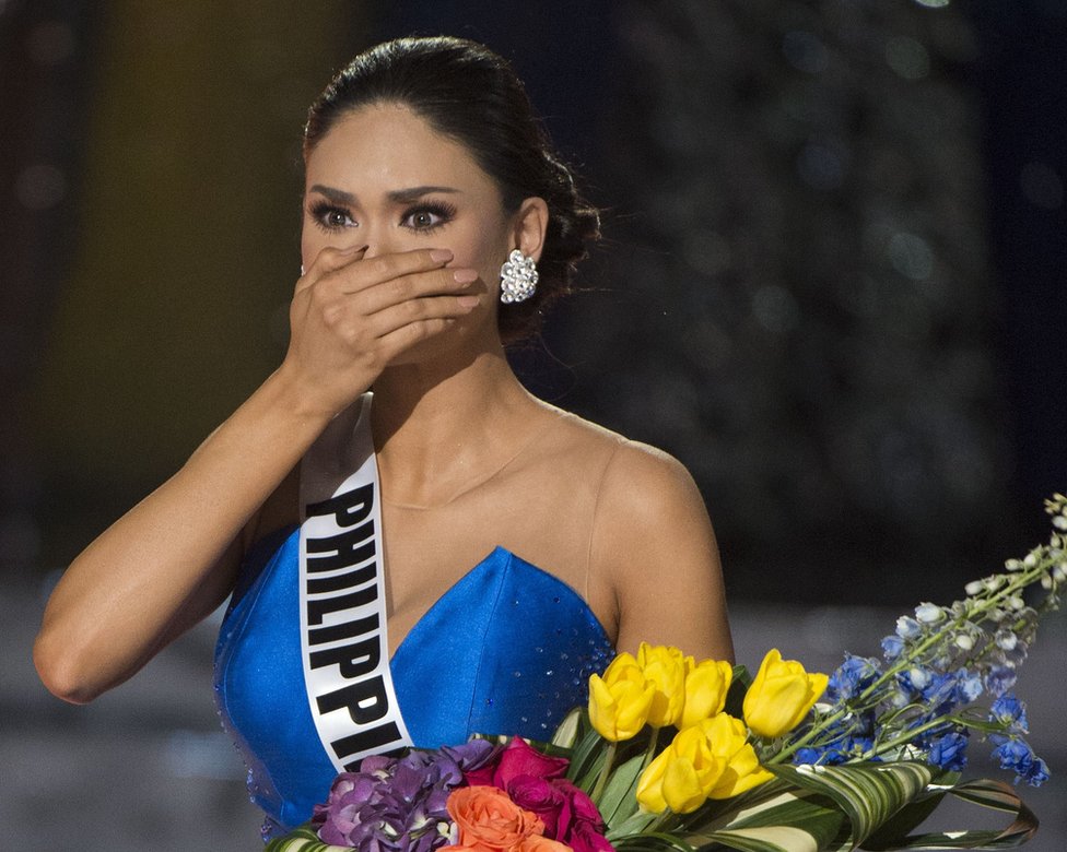 Мисс Филиппины Пиа Алонсо Вуртцбах реагирует на объявление о присвоении ей звания Мисс Вселенная 2015