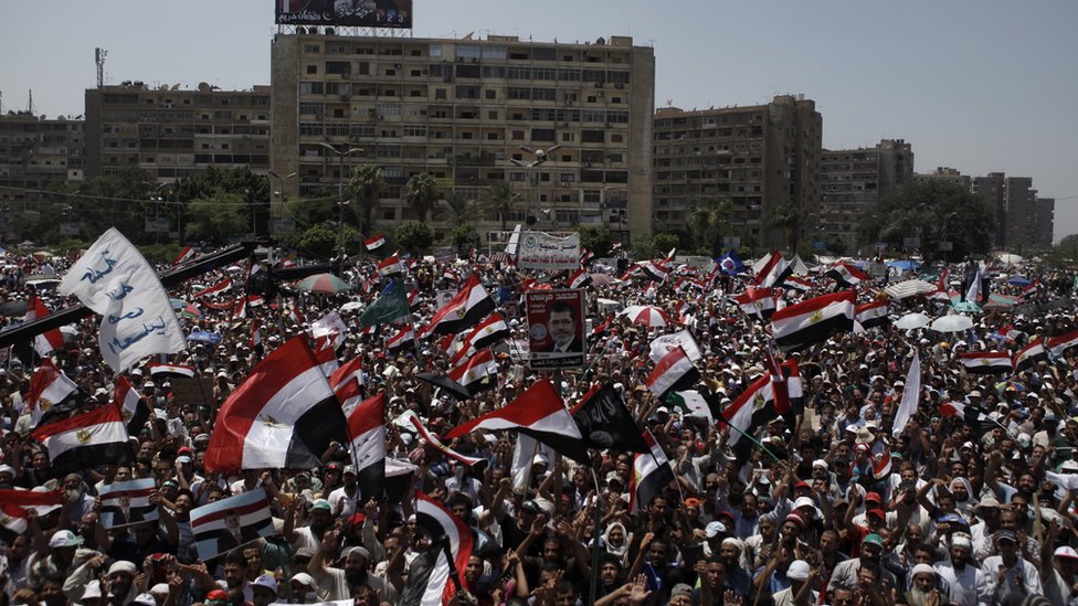 Mursi lehine düzenlenen bir protesto gösterisi