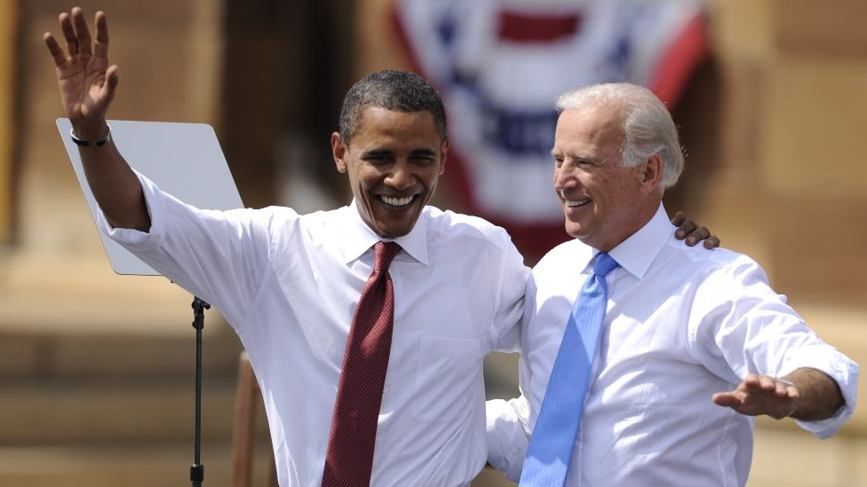 Barak Obama i Džo Bajden, zagrljeni