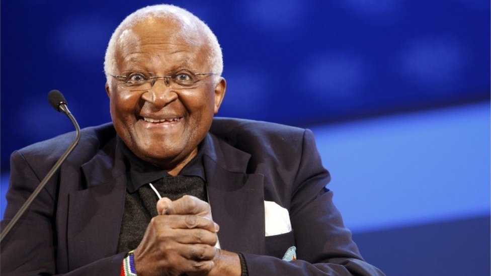 Desmond Tutu: Queen leads UK tributes to archbishop - BBC News