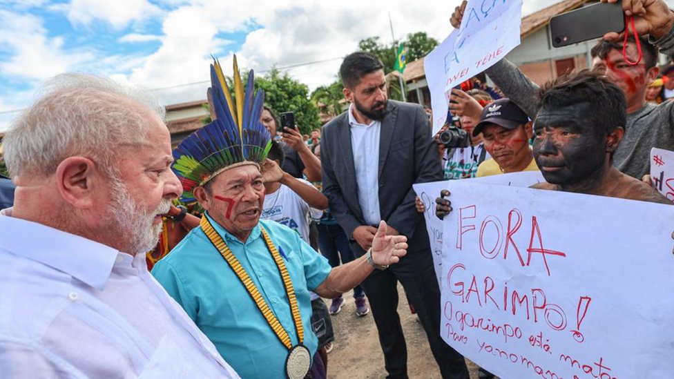 Los líderes indígenas culpan de la crisis sanitaria a la presencia de la minería ilegal.