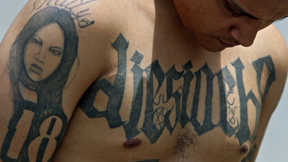 Barrio 18 es una de las organizaciones rivales de la Mara Salvatrucha. Pandillero de Barrio 18