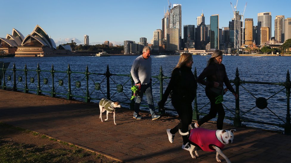 Covid: Sydney lockdown extended as Delta outbreak spreads