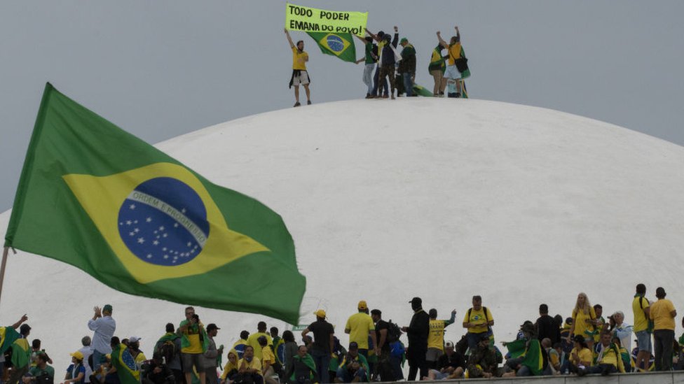 اجتاح المتظاهرون قصور الرئاسة والمحكمة العليا والكونغرس بالعاصمة البرازيلية