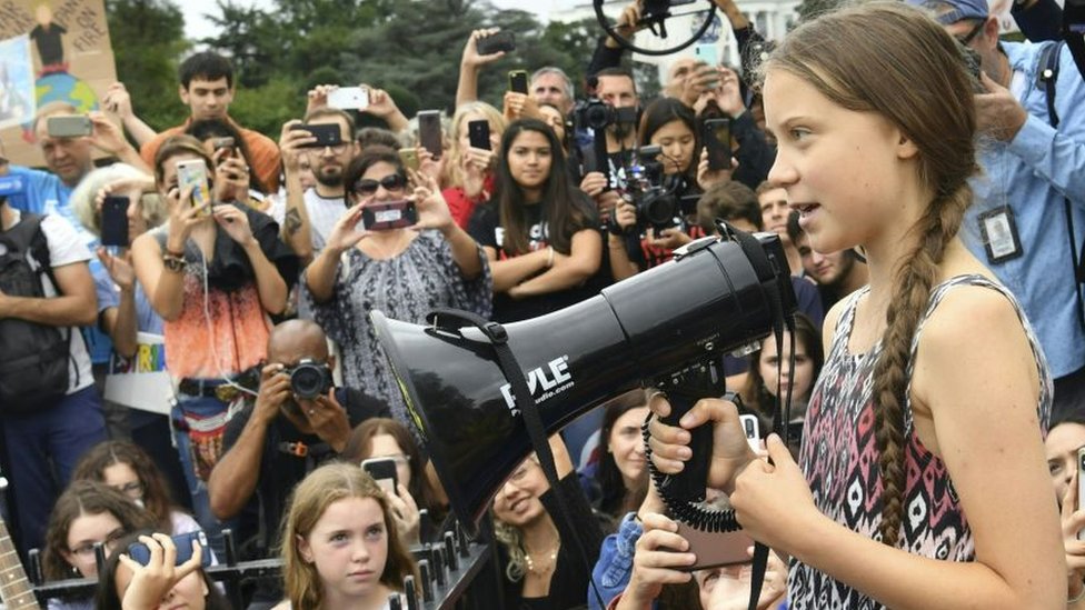 La activista ambiental sueca Greta Thunberg habla en una protesta climática afuera de la Casa Blanca, en Washington DC, en septiembre de 2019.