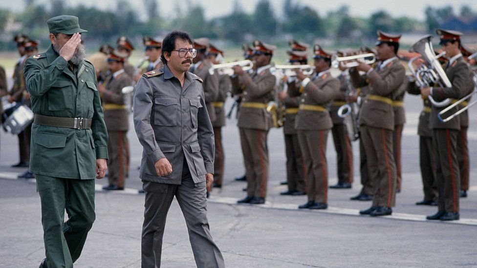 Daniel Ortega fotografado em uma visita de 1988 a Havana