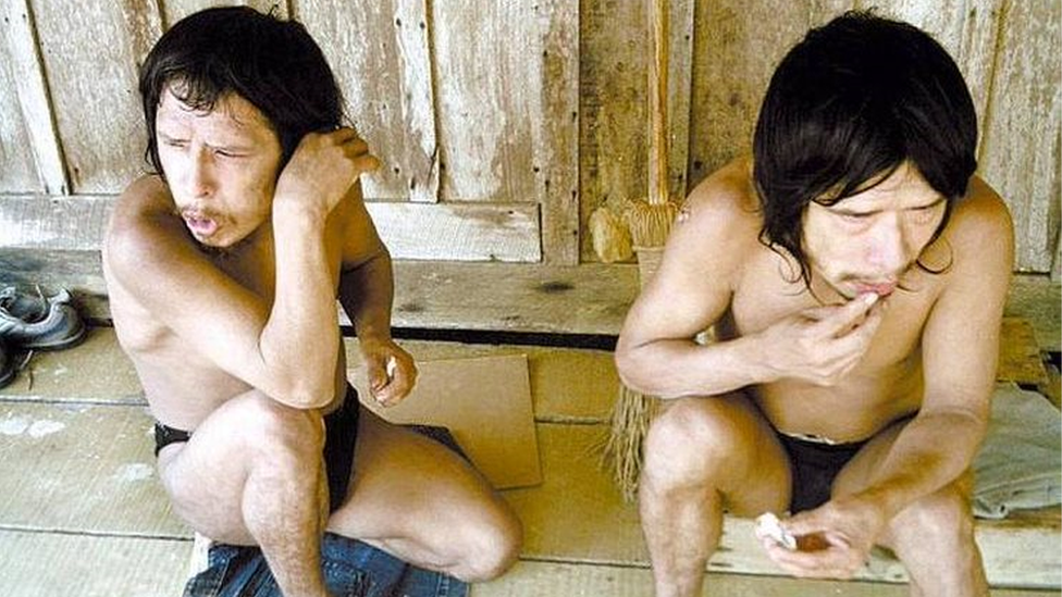 Imagen que muestra a los brasileños indígenas Piripkura aislados en 2010