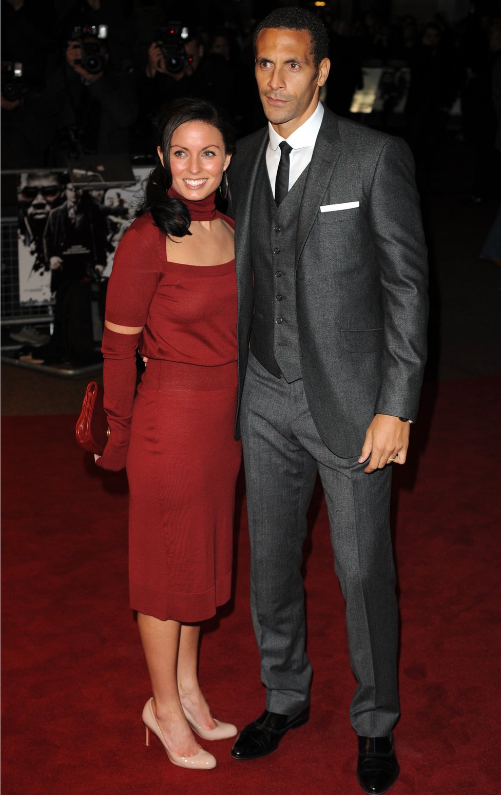 Рио Фердинанд и жена Ребекка Эллисон на премьере фильма «Бегущий мертвец» в кинотеатре Odeon West End на Лестер-сквер в Лондоне.