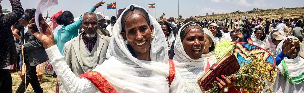 احتفالات بإعادة فتح الحدود بين إريتريا وإثيوبيا