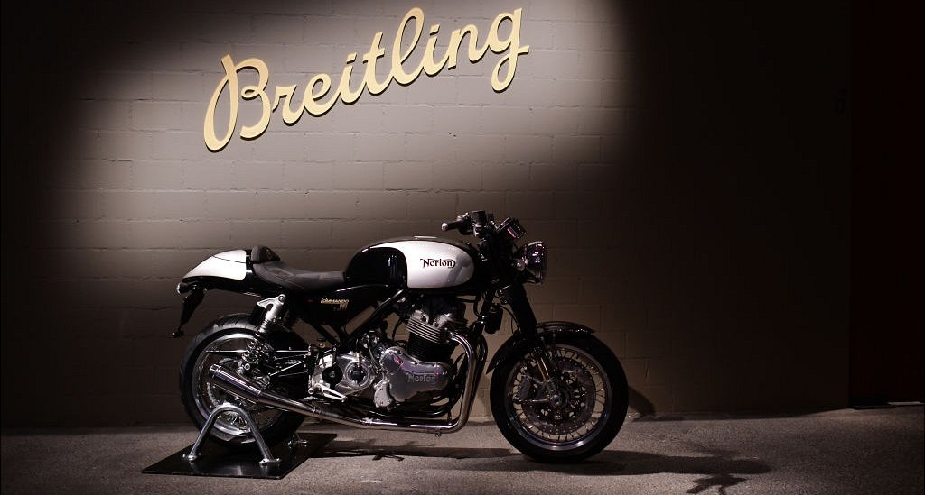 Мотоцикл Norton на выставке во время Breitling Baselworld Summit 2019