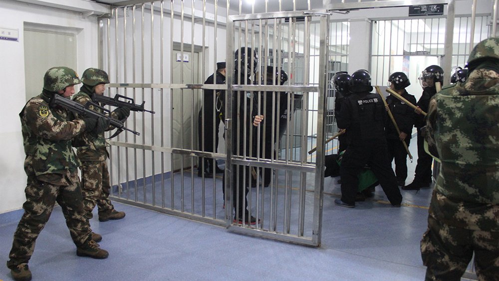 سجن في شينجيانغ